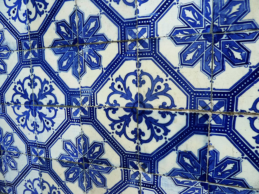 Porto's famous architectural details, tiles
